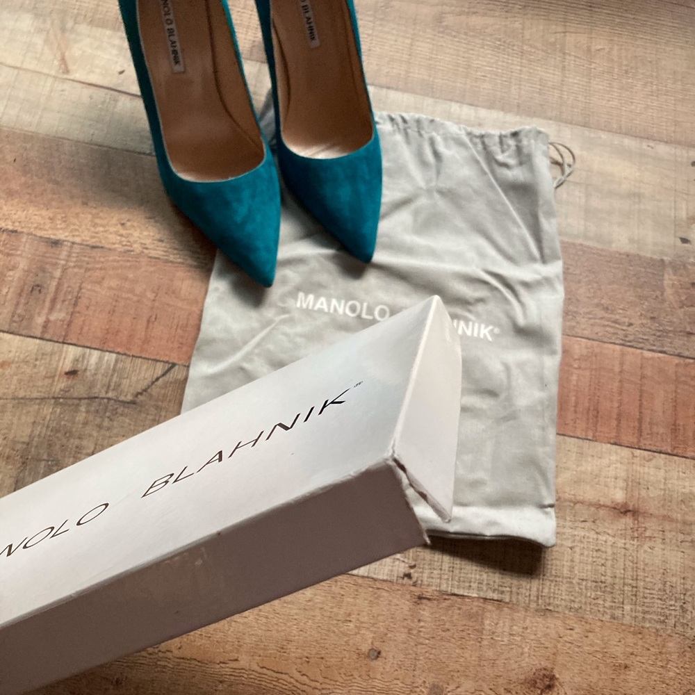 NEW Manolo Blahnik Teal Suede Classic Pointy Pump - Picture 6 of 6